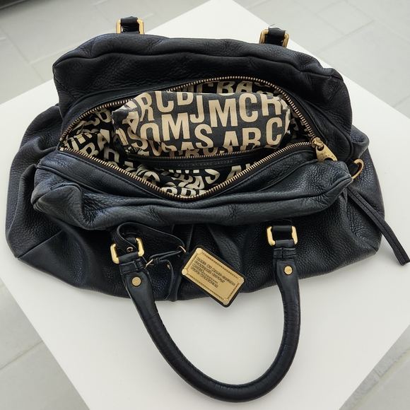 Marc by Marc Jacobs Leather Handbag EUC - black with gold hardware - Picture 7 of 16